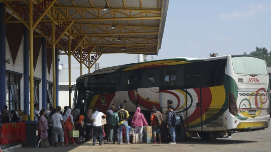 Pelarangan Transportasi Daring Ambil Penumpang di Terminal Jatijajar