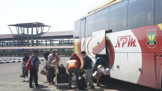 Pelarangan Transportasi Daring Ambil Penumpang di Terminal Jatijajar