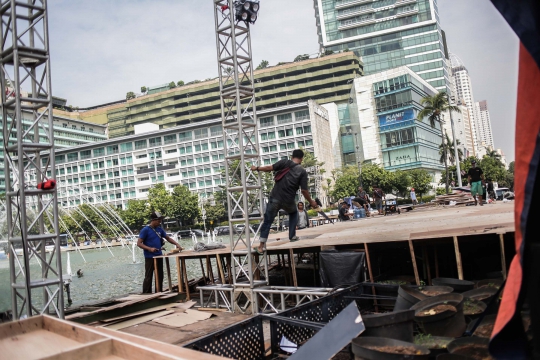 Panggung Perayaan HUT Jakarta di Bundaran HI Mulai Dipasang