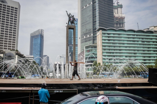 Panggung Perayaan HUT Jakarta di Bundaran HI Mulai Dipasang
