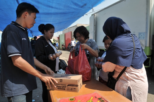 Antusiasme Warga Pemegang KJP Serbu Pasar Murah