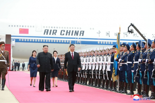 Keakraban Xi Jinping dan Kim Jong-un Bertemu di Pyongyang