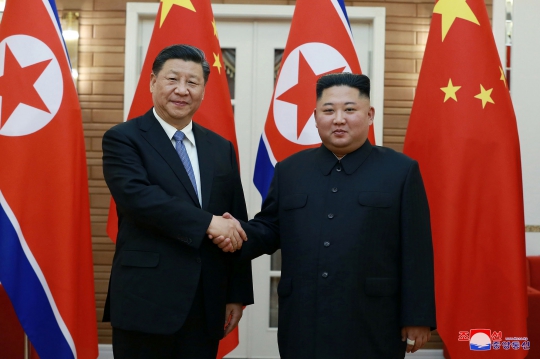 Keakraban Xi Jinping dan Kim Jong-un Bertemu di Pyongyang