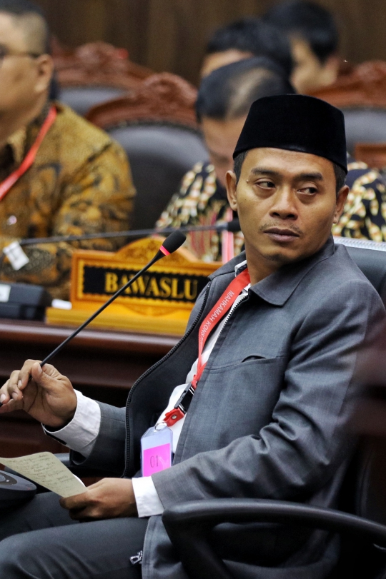 Saksi Tim Jokowi Jelaskan Materi 'Kecurangan Bagian Demokrasi'