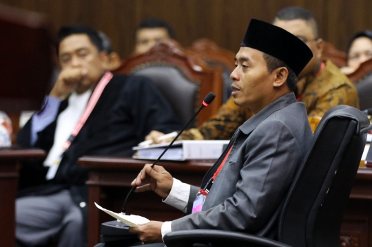 Saksi Tim Jokowi Jelaskan Materi 'Kecurangan Bagian Demokrasi'