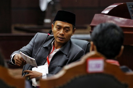 Saksi Tim Jokowi Jelaskan Materi 'Kecurangan Bagian Demokrasi'