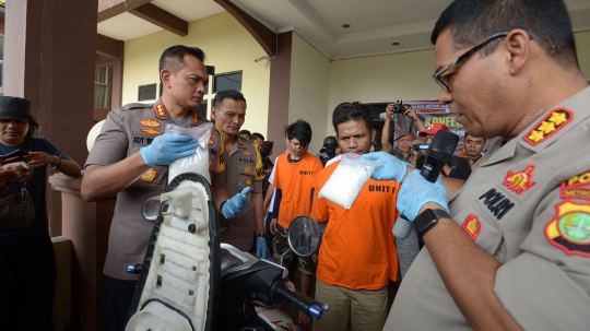 Polres Jaktim Tangkap Pasutri Pengedar Sabu di Bekasi