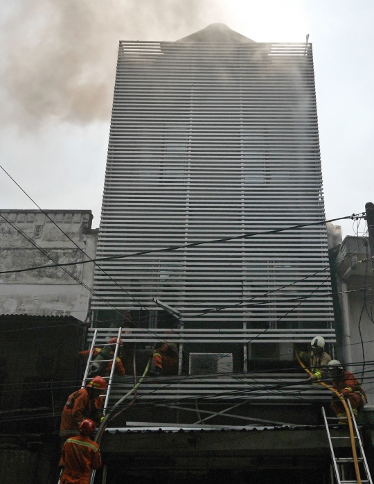 Gudang Petasan di Asemka Terbakar