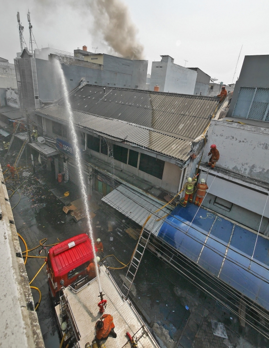 Gudang Petasan di Asemka Terbakar