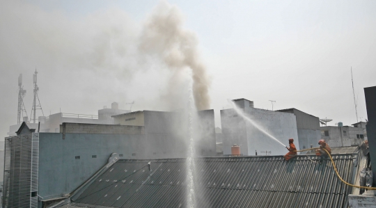 Gudang Petasan di Asemka Terbakar