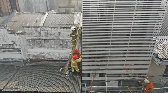 Gudang Petasan di Asemka Terbakar