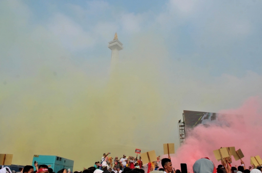 Warna-Warni Colour Run Meriahkan Festival Damai di Monas