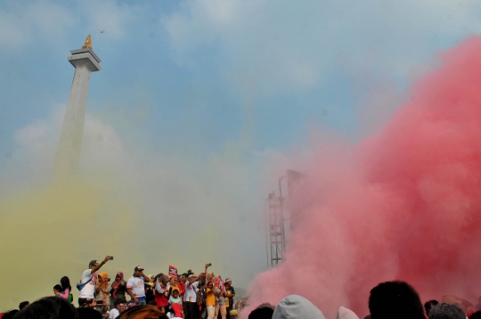 Warna-Warni Colour Run Meriahkan Festival Damai di Monas