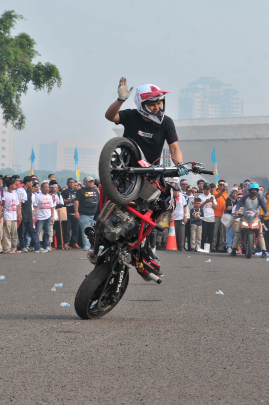 Atraksi Freestyle Motor Ramaikan Festival Damai
