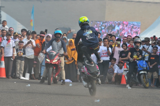 Atraksi Freestyle Motor Ramaikan Festival Damai