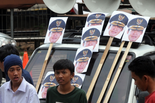 Aksi Aktivis Tuntut Walikota Sungai Penuh Diperiksa KPK