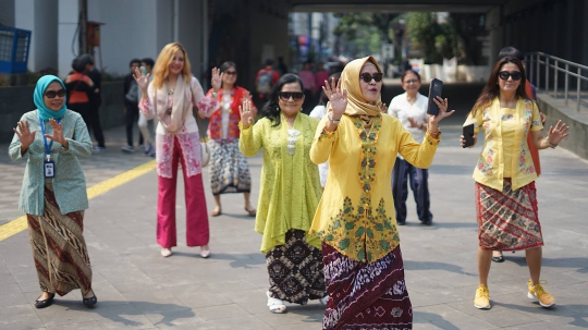 Kampanye Gerakan #SelasaBerkebaya di Stasiun MRT Dukuh Atas