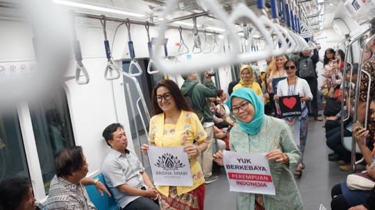 Kampanye Gerakan #SelasaBerkebaya di Stasiun MRT Dukuh Atas