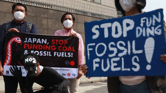 Aktivis Lingkungan Geruduk Kedubes Jepang