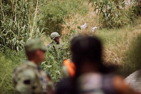 Suasana Penjagaan Ketat Perbatasan Oleh Militer Meksiko Setelah Ancaman Trump