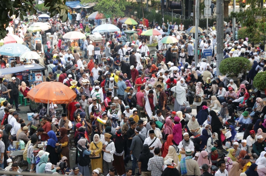 Massa Aksi Kawal Sidang MK Tertahan di Patung Kuda