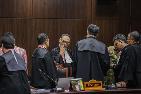 Sidang Diskors, Tim Hukum Prabowo-Sandi Berunding