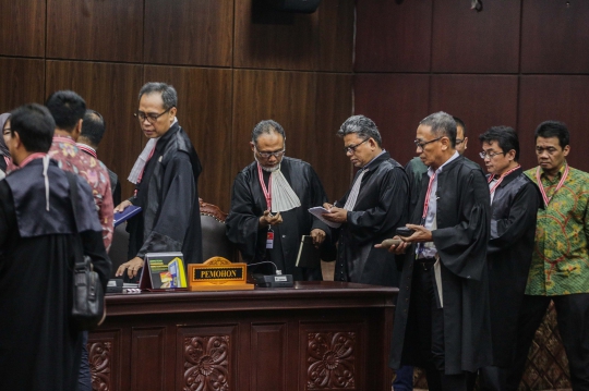 Sidang Diskors, Tim Hukum Prabowo-Sandi Berunding
