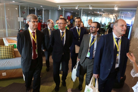 Diplomat Uni Eropa Kunjungi Kantor Gojek