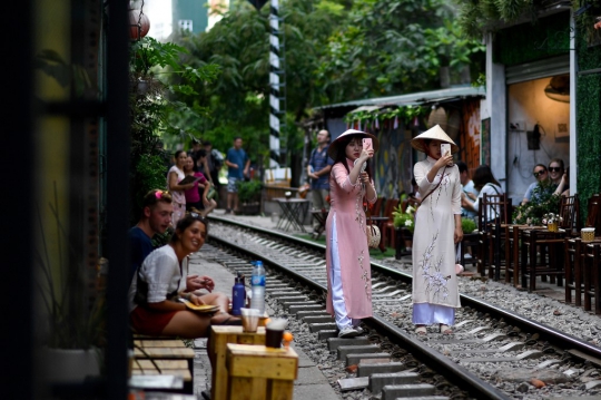 Saat Rel Kereta Api Jadi Tempat Swafoto di Vietnam