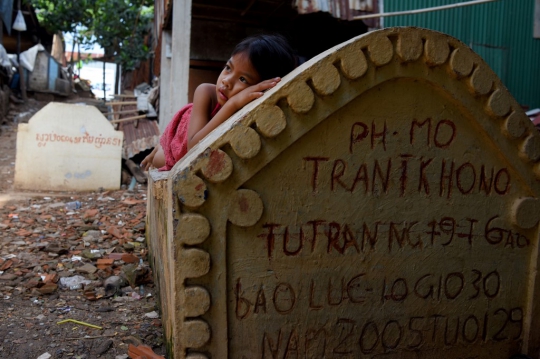 Saat Tanah Makam Menjadi Tempat Tinggal Masyarakat Miskin di Kamboja