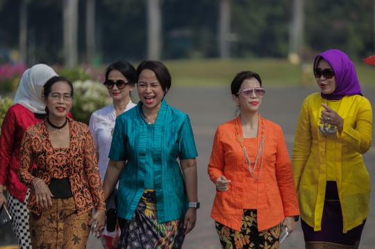 Puluhan Wanita Kampanye Gerakan Selasa Berkebaya di Monas