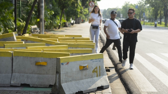 Pembatas Jalan Ganggu Pejalan Kaki di Jalan Merdeka Utara