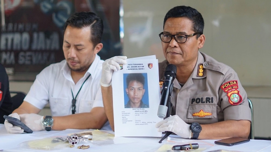 Polisi Rilis Barang Bukti Senjata Pelaku Curanmor yang Ditembak Mati di Depok