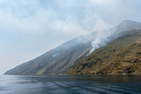 Dahsyatnya Letusan Gunung Stromboli di Italia