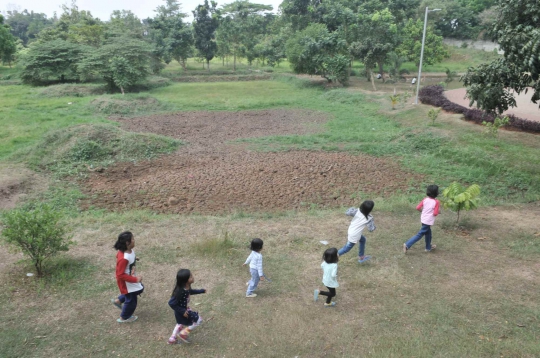 Danau di Jakarta Timur Kering Kerontang Akibat Kemarau