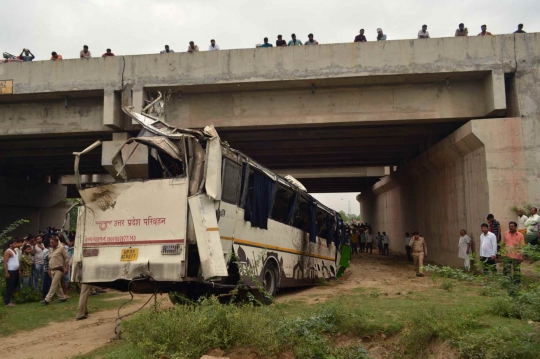 Terjun ke Sungai, Bus Maut India Tewaskan 29 Orang