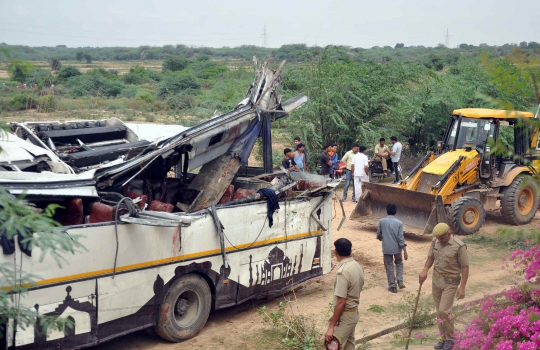 Terjun ke Sungai, Bus Maut India Tewaskan 29 Orang