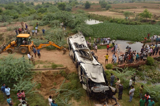 Terjun ke Sungai, Bus Maut India Tewaskan 29 Orang