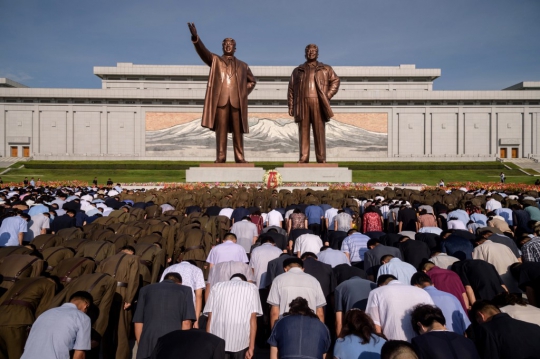 Warga Korut Peringati 25 Tahun Meninggalnya Kim Il Sung