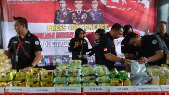 Polisi Ungkap Jaringan Narkoba Sindikat Malaysia - Indonesia