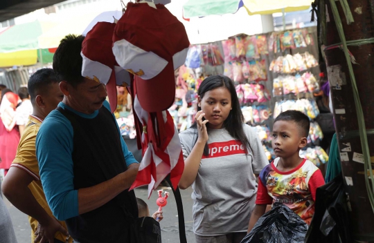 Jelang Tahun Ajaran Baru, Pasar Asemka Diserbu Warga