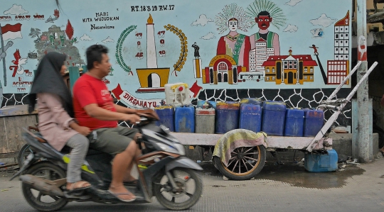 Warga Muara Baru Kekurangan Air Bersih