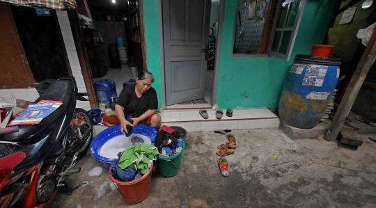 Warga Muara Baru Kekurangan Air Bersih