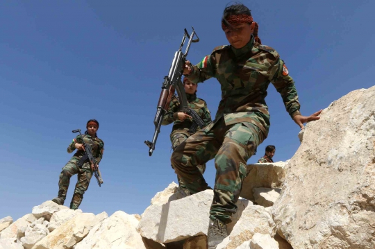Intip Gaya Latihan Militer Pejuang Kurdi di Irak