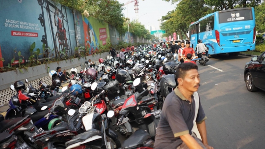 Persija Vs Persib, Parkir Liar Menjamur di Senayan