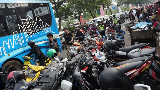 Persija Vs Persib, Parkir Liar Menjamur di Senayan