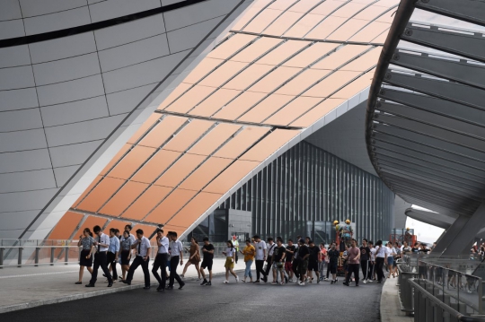 Intip Kemegahan Bandara Terbesar Sejagat di China