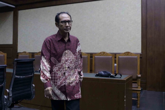 Isak Tangis Pecah Saat Dua Hakim PN Jaksel Divonis 4 Setengah Tahun Bui