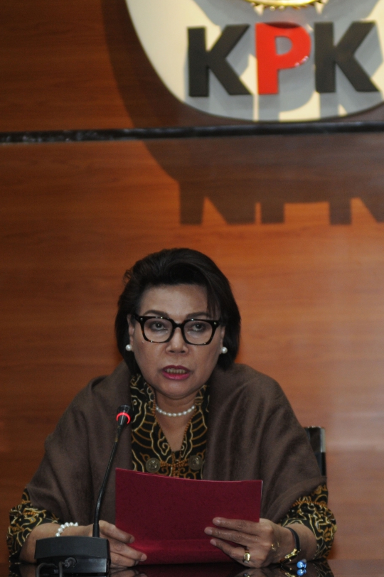 KPK Tunjukkan barang Bukti Hasil OTT Gubernur Kepulauan Riau