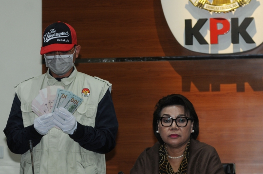 KPK Tunjukkan barang Bukti Hasil OTT Gubernur Kepulauan Riau